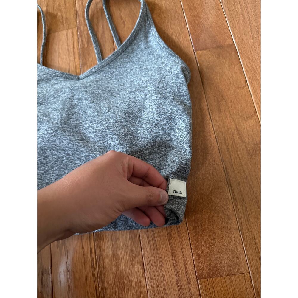 Vuori | Heather Gray Halo Cropped Tank Top NO PADDING Casual Athlesuire Sz S - Picture 5 of 7